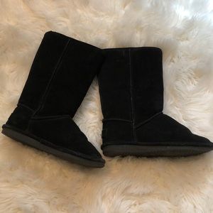 Black warm boots